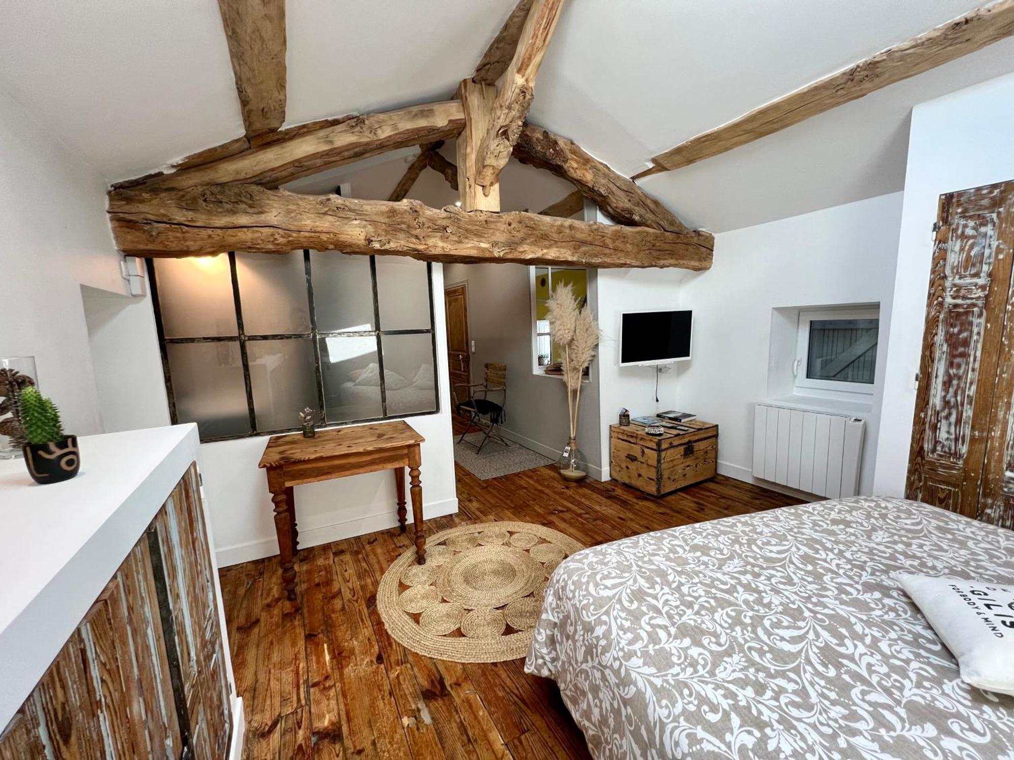 Les Hirondelles Du Marais Bed & Breakfast Riom Exterior photo